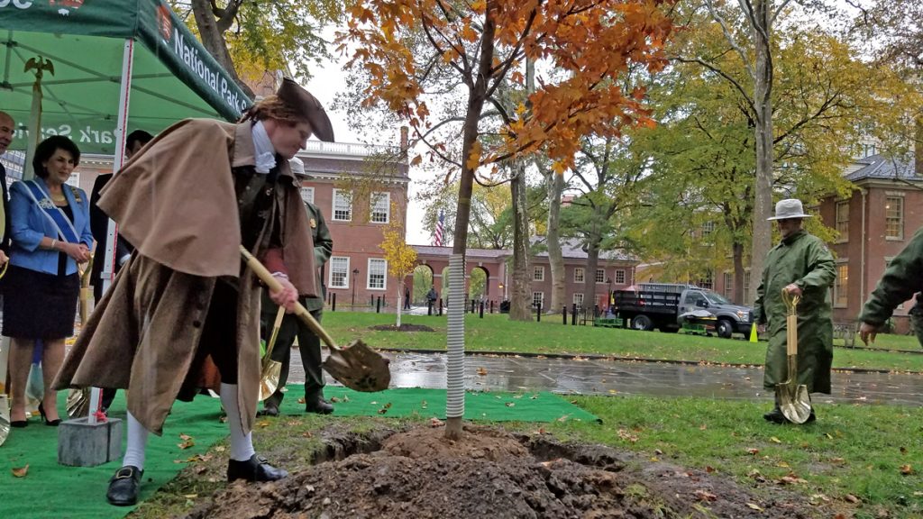 HYYPCjeffersontreesx1200 An actor portraying Thomas Jefferson helps plant a new tree in Independence National Historic Park. (Peter Crimmins/WHYY)