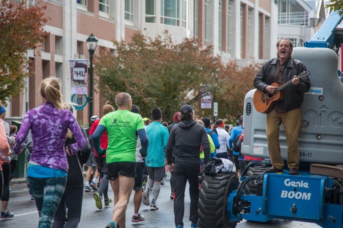 Steve Guilan, from Detroit, strums a tune to encourage his girlfriend and the other runners at the 23rd annual Philadelphia Marathon on Sunday November 19th, 2017.