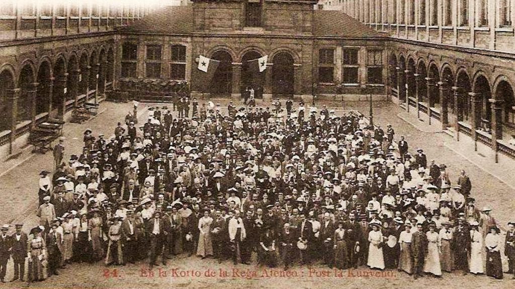 esperanto A photo from an Eperanto conference in Belgium in 1911. (Wikimedia Commons)