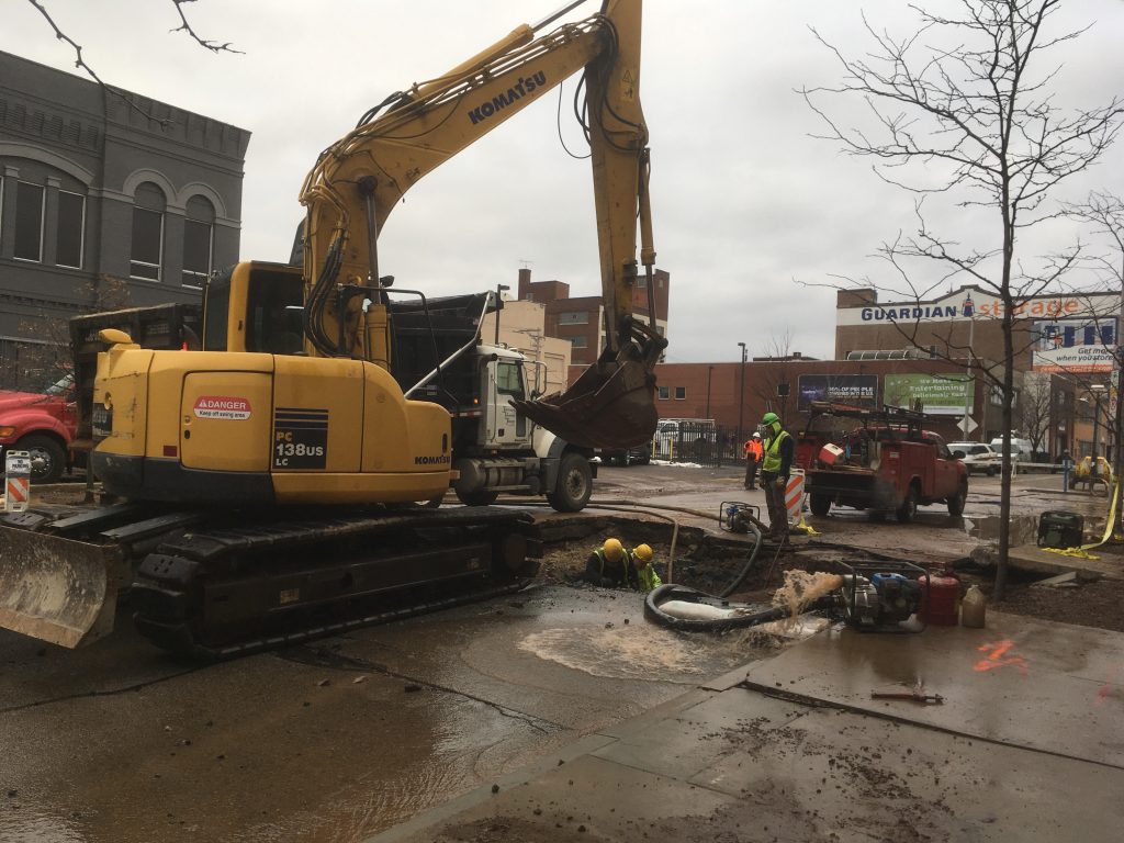 Centre Ave 1_water main break_Liz Reid_Dec 18 2017 A crew works to repair a 20-inch water main break in Pittsburgh on Monday, Dec. 18. (Liz Reid/WESA)