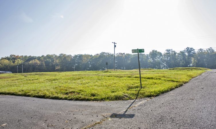 The intersection of Woods Road and Mobile Avenue in 2017. The land has been vacant for four years since the former Hilltop mobile home park closed in 2013. (Min Xian/Keystone Crossroads) 