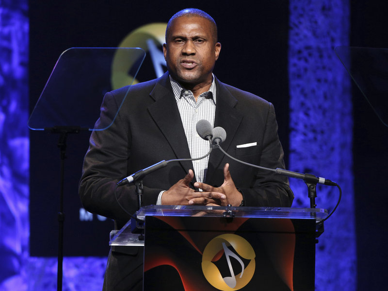ap_17348006678584-beaa1a7fe2e28e6e1d853989baeb3c002ac65f3f-s800-c85 PBS talk show host Tavis Smiley has been suspended after