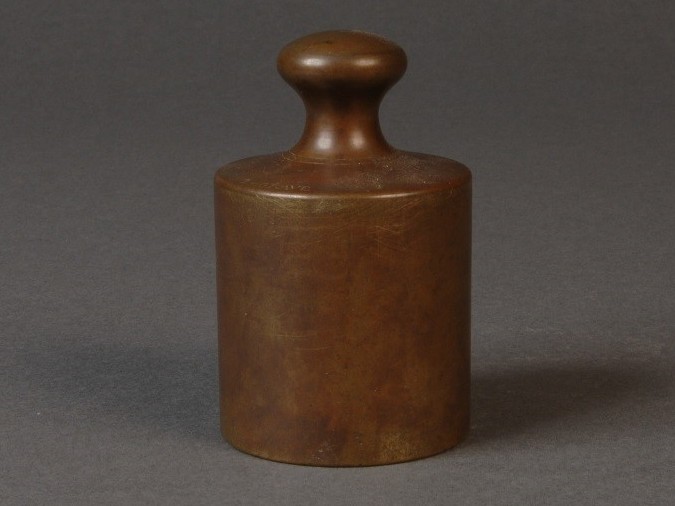 This 1793 grave is an early version of the kilogram. It is possible this object, now owned by the National Institute of Standards and Technology museum, was once pirate treasure. This 1793 grave is an early version of the kilogram. It is possible this object, now owned by the National Institute of Standards and Technology museum, was once pirate treasure. (NIST Museum)