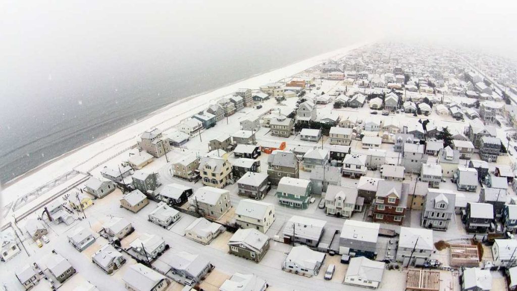 l_10914919_840399502499_1354432263341333211_o-1-1-1 The first snowfall of 2015 in Ocean Beach 2 on January 6. (Photo: JSHN contributor Shane Skwarek)