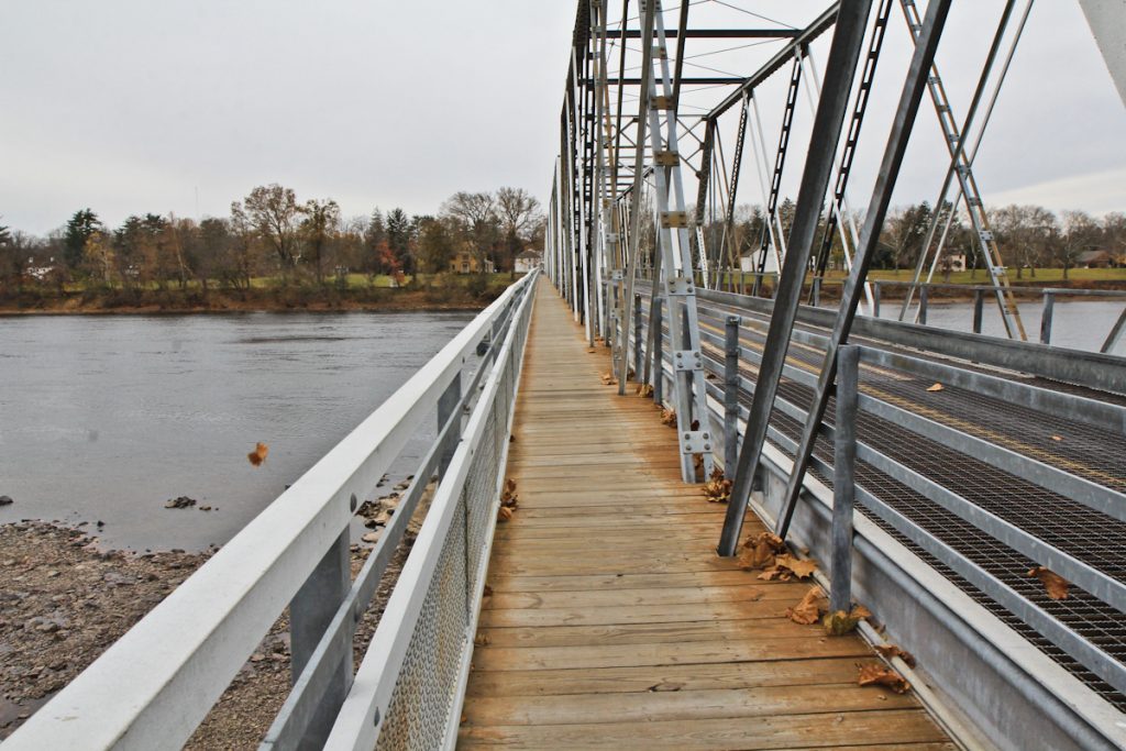 river-1-of-1-4 A view of the Delaware River from Washington Crossing Bridge at Washington Crossing Historic Park in Bucks County. (Kimberly Paynter/WHYY)