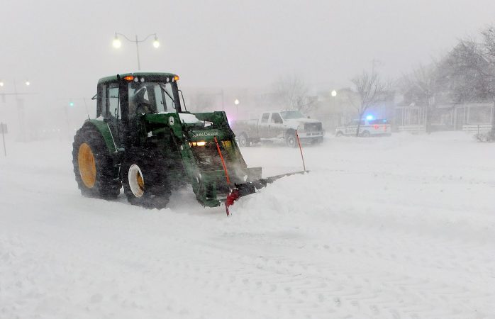 Snow plows had a hard time keeping up with the snow falling in Rehoboth. (Chuck Snyder/for WHYY)