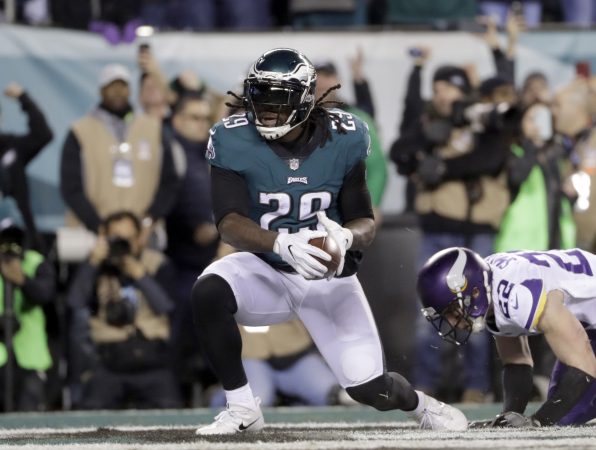 Philadelphia Eagles' LeGarrette Blount runs for a touchdown during the first half of the NFL football NFC championship game against the Minnesota Vikings Sunday, Jan. 21, 2018, in Philadelphia. (AP Photo/Matt Slocum)