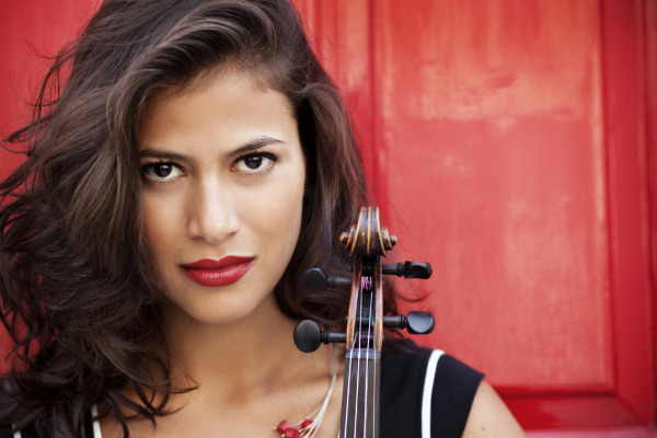 Elena Urioste will return for a performance with the Delaware Symphony Orchestra in Wilmington. (photo by  Sophie Zhai)