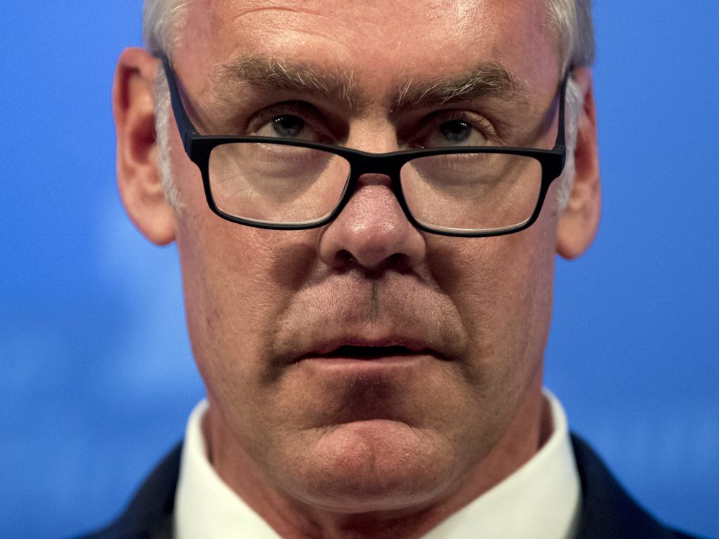 Interior Secretary Ryan Zinke speaks on the Trump Administration’s energy policy at the Heritage Foundation in Washington, in September. Nine of 12 members of the National Park Service advisory board resigned Monday citing Zinke’s unwillingness to meet with the panel. Interior Secretary Ryan Zinke speaks on the Trump Administration's energy policy at the Heritage Foundation in Washington, in September. Nine of 12 members of the National Park Service advisory board resigned Monday citing Zinke's unwillingness to meet with the panel.