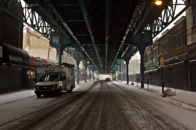 Few cars move along Front St. beneath the EL Thursday morning. (Kimberly Paynter/WHYY)