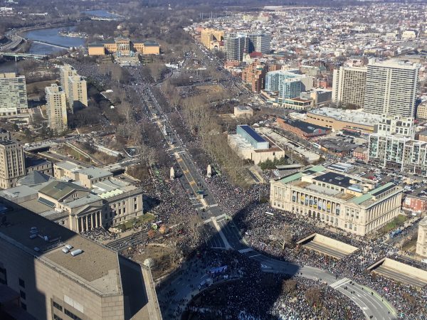 The crowd lines the Parkway as the parade begins