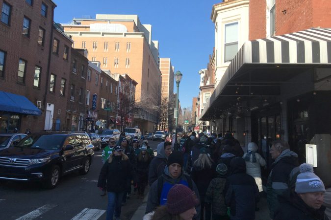 Around 3 p.m., the line for PATCO at 10th and Locust was approximately a quarter-mile long, with trains leaving every 5 minutes. (Jim Saksa/WHYY)
