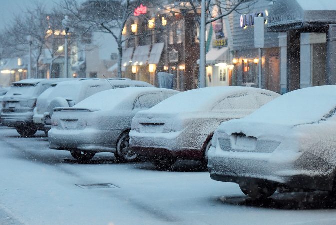 Snow has finally come to the beach late Wednesday afternoon as the nor'easter continues to affect the coastal area in Rehoboth and Dewey Beach.
(Chuck Snyder/for WHYY)