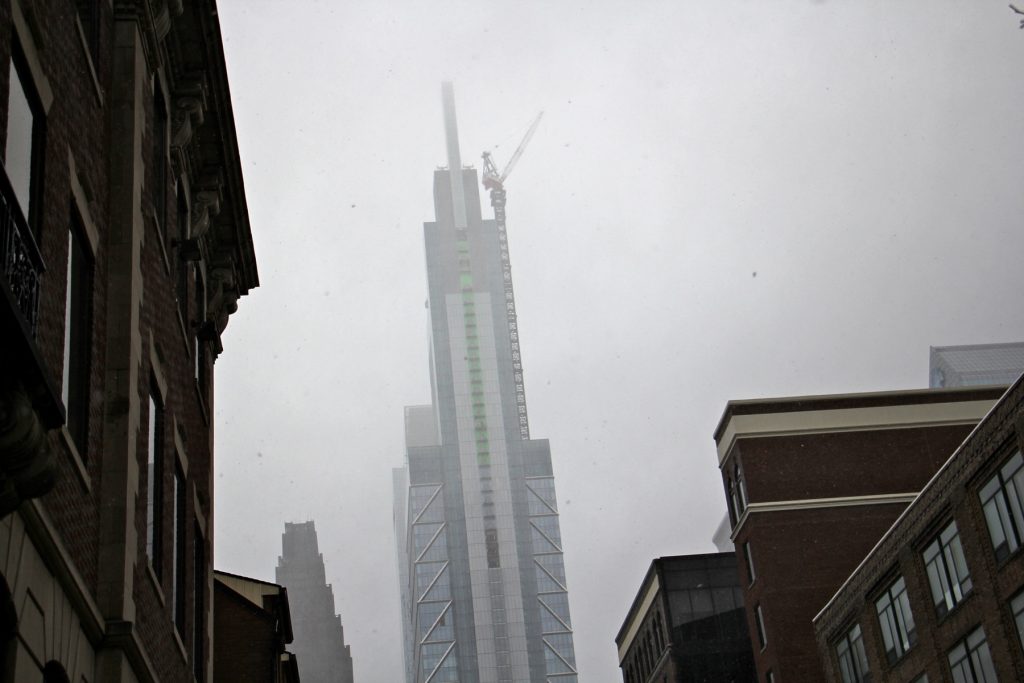 2018 02 02-e lee-philadelphia comcast building-crane Large crane operations were suspended in Philadelphia for the day because of high winds. (Emma Lee/WHYY)