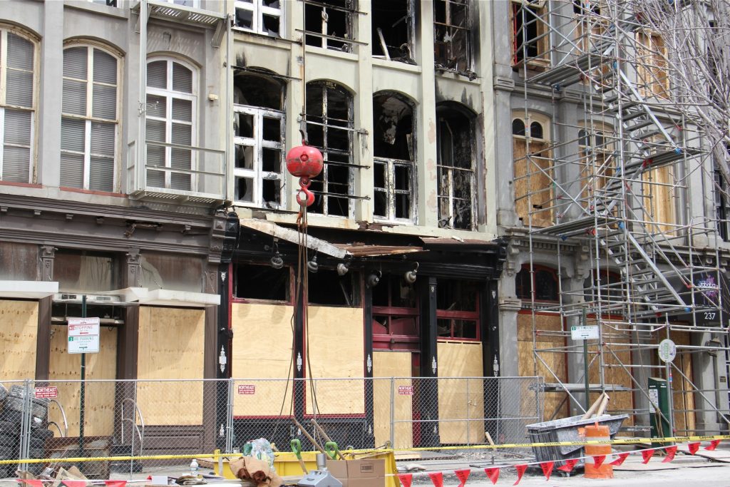 2018 03 27-e lee-philadelphia old city 239 chestnut street-fire damaged building demolished facade The building was gutted by fire on Feb. 18. Adjacent buildings were damaged.