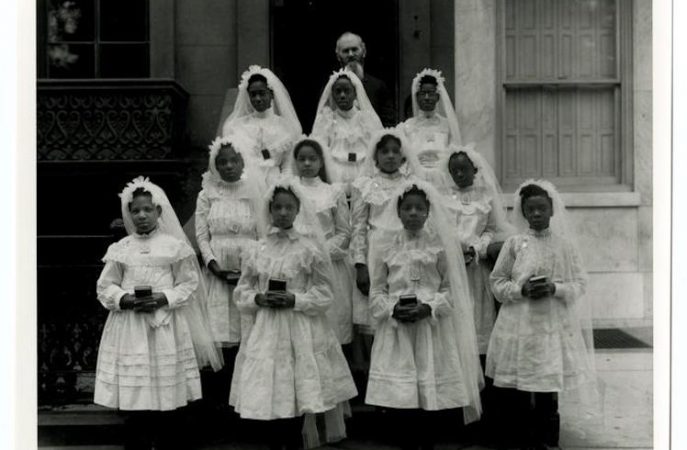 Girls first communion class, St. Peter Claver Roman Catholic Church, c. 1910-1920. / Historical Society of Pennsylvania.