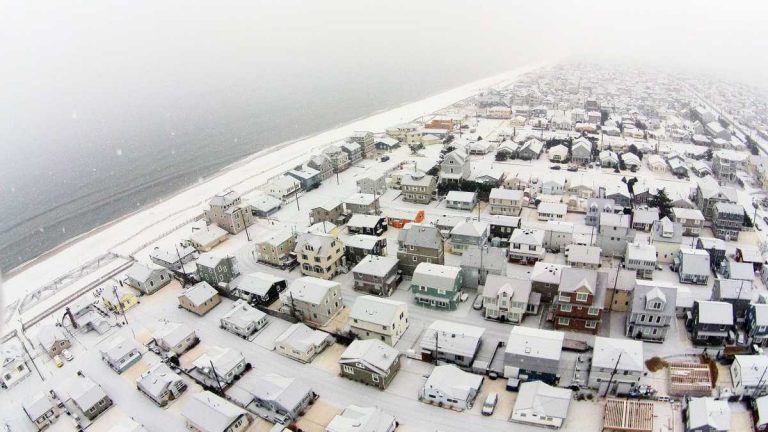l_10914919_840399502499_1354432263341333211_o-1-1-1-768×432 (1) The first snowfall of 2015 in Ocean Beach 2 on January 6. (Photo: JSHN contributor Shane Skwarek)