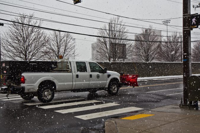 Snow falling early Wednesday did not stick to road surfaces. (Kimberly Paynter/WHYY)