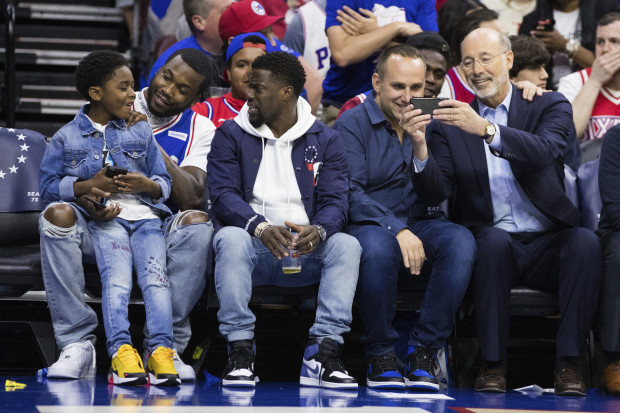 AP_18115560518936-620×413 Rapper Meek Mill, (center left), looks on with his son, (left), and actor Kevin Hart, (center), as 76ers' co-owner Michael Rubin, (center right), looks at Pennsylvania Gov. Tom Wolf's phone, (right), during the first half in Game 5 of a first-round NBA basketball playoff series between the Miami Heat and the Philadelphia 76ers, Tuesday, April 24, 2018, in Philadelphia. The 76ers won 104-91. (Chris Szagola/AP Photo)