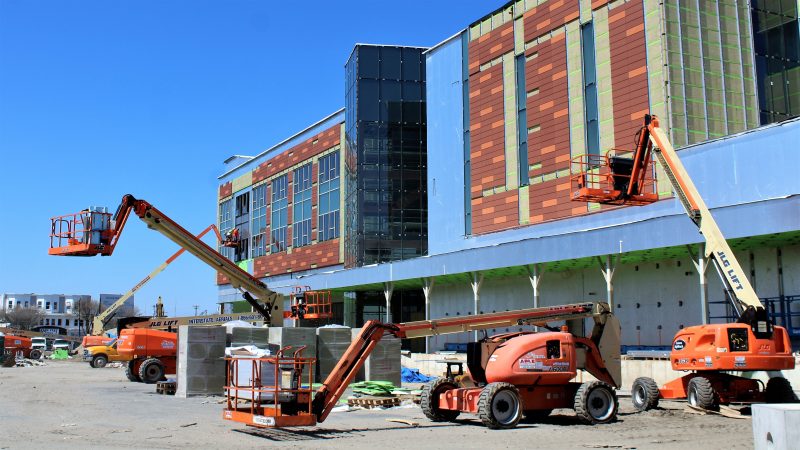 The exterior of the new academic building is coming together as Stockton University’s Atlantic City project.
 (Bill Barlow/for WHYY)
