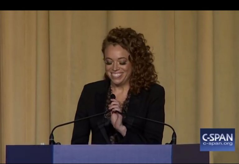 Comedian Michelle Wolf at the 2018 White House Corespondents Dinner (CSPAN)