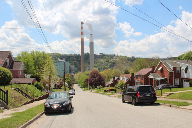 IMG_9904-620×413 An environmental group says it will sue Cheswick Generating Station in Springdale, Pa., accusing it of violating its air pollution permit. In a letter to the plant’s owner, the Sierra Club says Cheswick is allowing soot and coal ash to fall on the surrounding community. (Reid Frazier/State Impact)