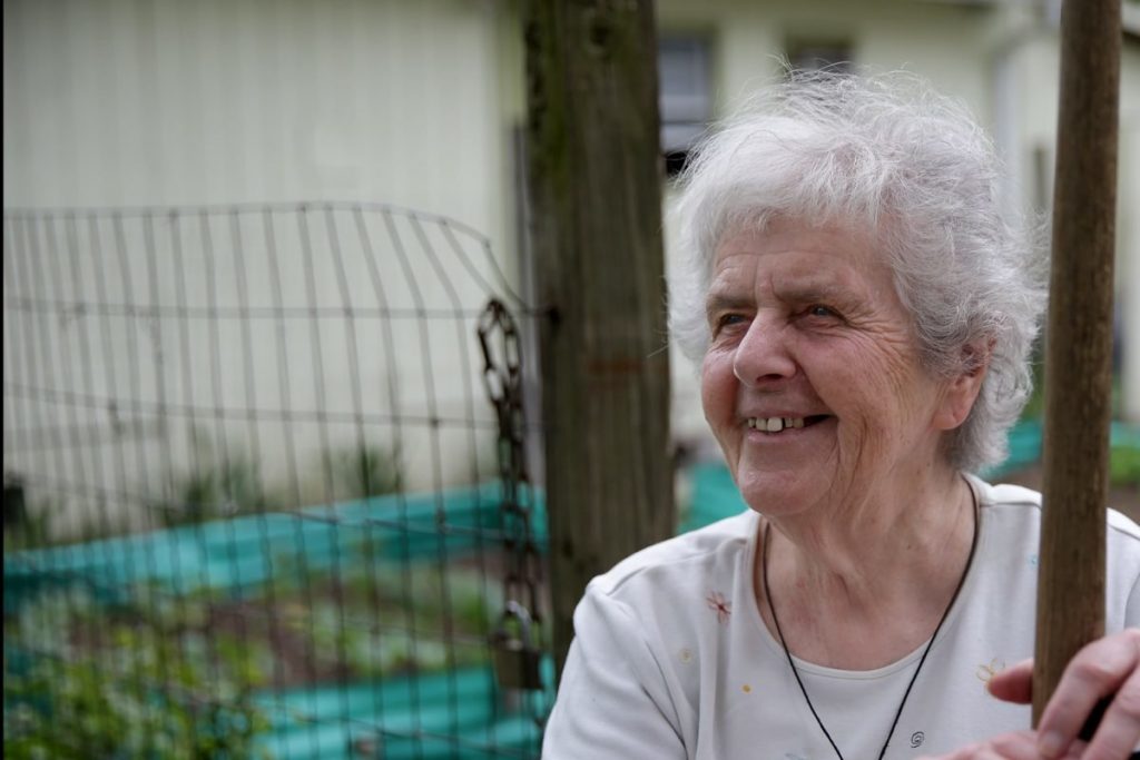 dixon-497363-f-wp-content-uploads-2018-05-1144744_9be26d96ae2983c-e1526409663901-1200×800 Sister Margaret McKenna rests next to her garden that helps supply the food pantry at New Jerusalem Now in North Philadelphia. (David Maialetti / Philly.com)