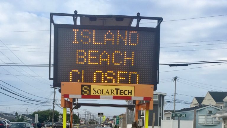 0df02d08-dfe1-452e-ae22-c46de50ee67e-768×432 A sign advising of the Island Beach State Park closure due to the state budget impasse on Saturday, July 1, 2017. (Photo courtesy of Dennis Auciello)