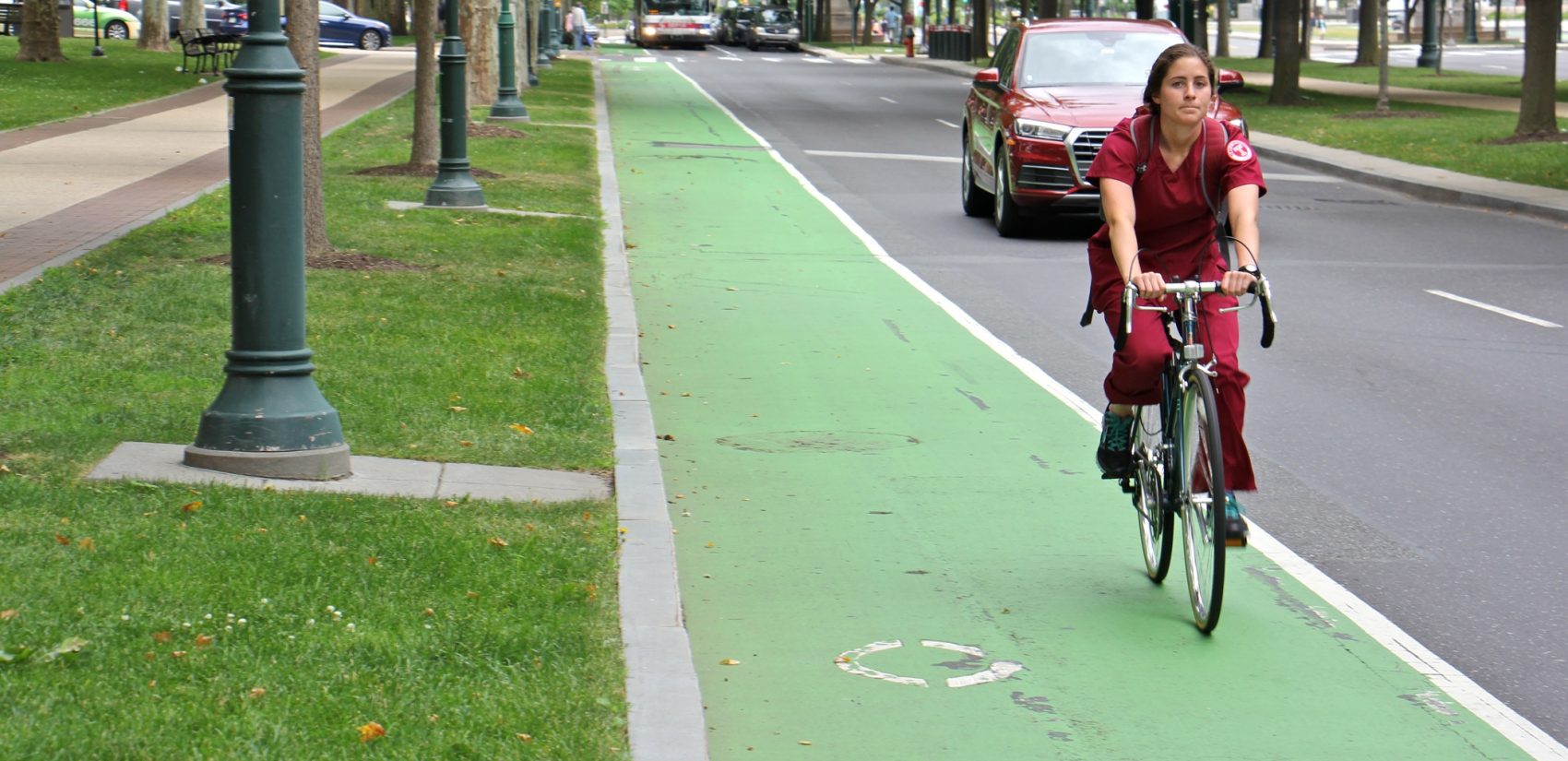 Northernmost lane of the Ben Franklin Parkway facing east toward 21st Street. (Emma Lee/WHYY)