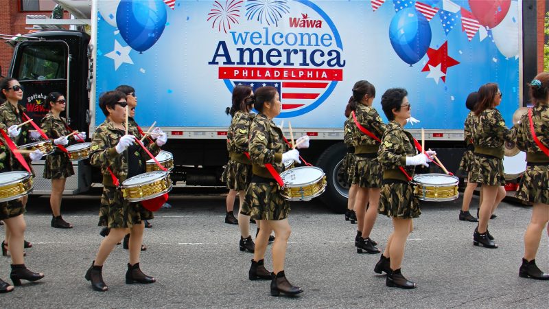 A drum corps from the Chinese Benevolent Association of the Philadelphia Chinese Community lines up for the July 4th parade. (Emma Lee/WHYY)