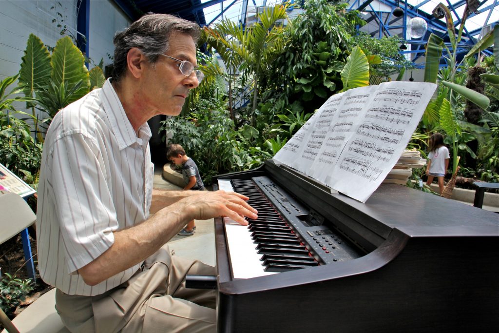 2018 07 12-e lee-lance wiseman-philadelphia insectarium-music inspired by insects Pianist Lance Wiseman plays