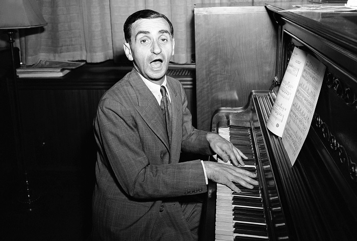 Irving Berlin 1942 (AP Photo/Murray Becker)