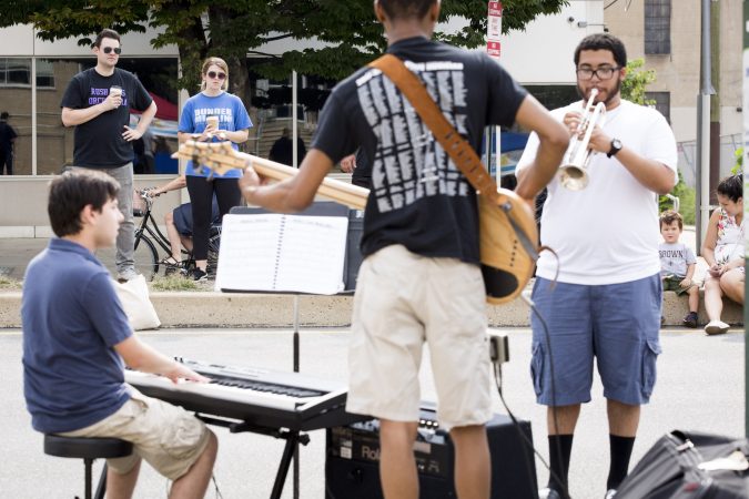 Passersby stop at the median in front of the Philadelphia School District building to watch a jazz band perform during Philly Free Streets on August 11, 2018. (Rachel Wisniewski for WHYY)