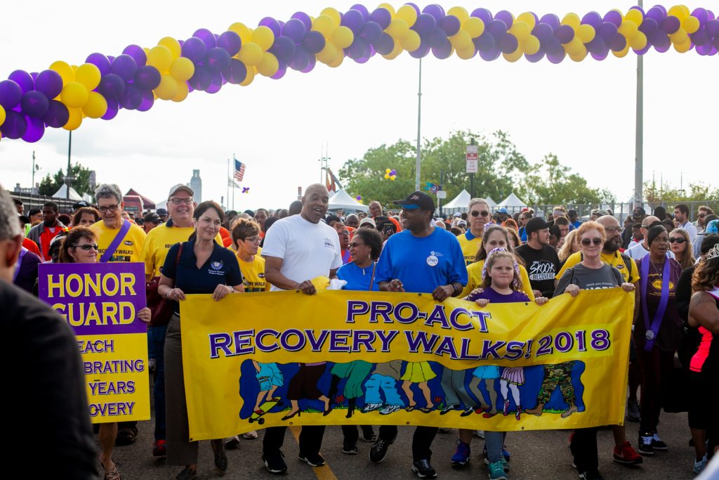 2018 09 22- b larrison- philadelphia- us surgeon general jerome adams- 2018 recovery walk in olde city-3 People marching for recovery