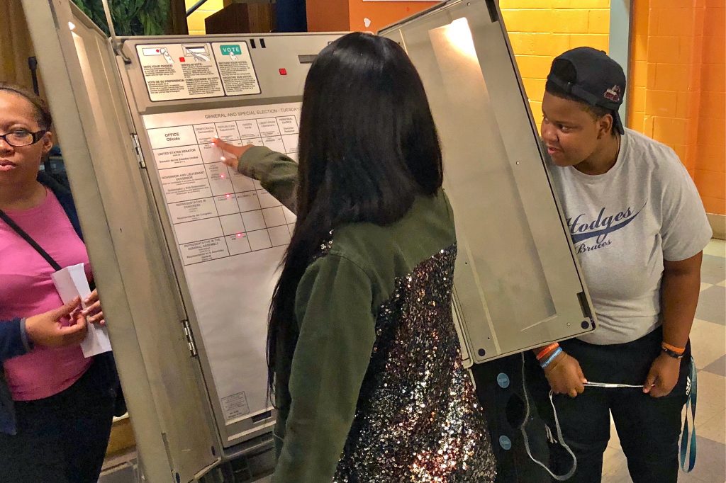 2018 09 25-d murphy-paul robeson high school-voter registration day Paul Robeson High School juniors and seniors learn how to use a voting machine. Eligible students were offered a chance to register to vote during their Voter Registration Day event. (Darryl Murphy/WHYY)