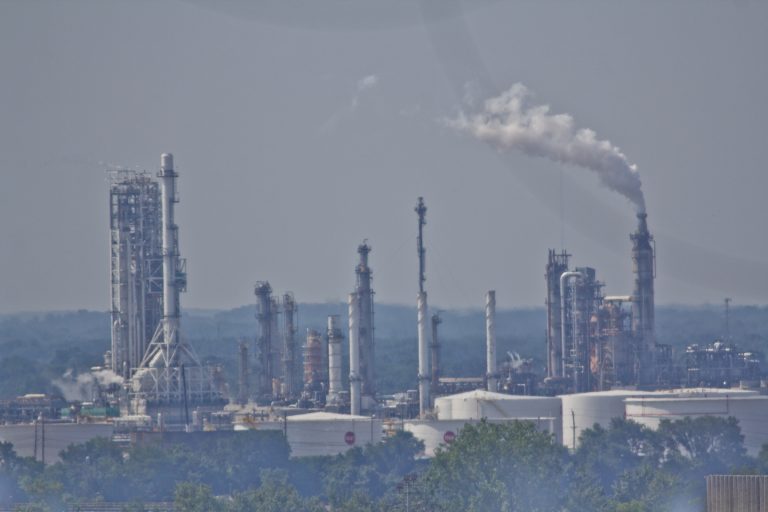 A Philadelphia refinery (Kimberly Paynter/WHYY)