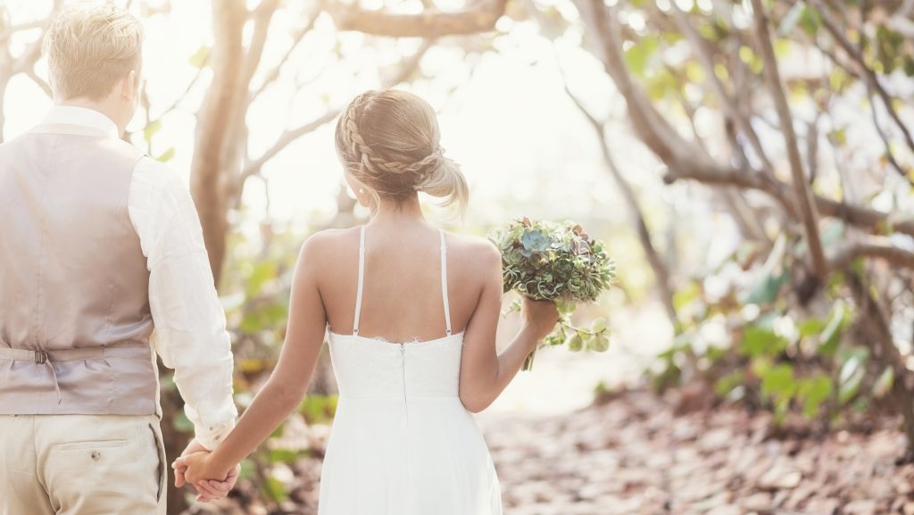 Shifts in temperature are leading to shifts in the wedding industry as bakers, photographers, florists and the couples they serve think about how to beat the heat on this all-important day. Shifts in temperature are leading to shifts in the wedding industry as bakers, photographers, florists and the couples they serve think about how to beat the heat on this all-important day. (JGI/Daniel Grill/Getty Images/Blend Images)