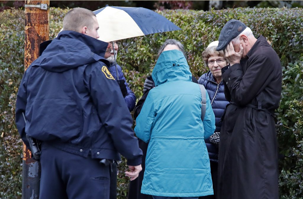 Shooting Synagogue People gather on a corner near the Tree of Life Synagogue in Pittsburgh, Pa., where a shooter opened fire Saturday, Oct. 27, 2018, injuring multiple people. (Gene J. Puskar/AP Photo)