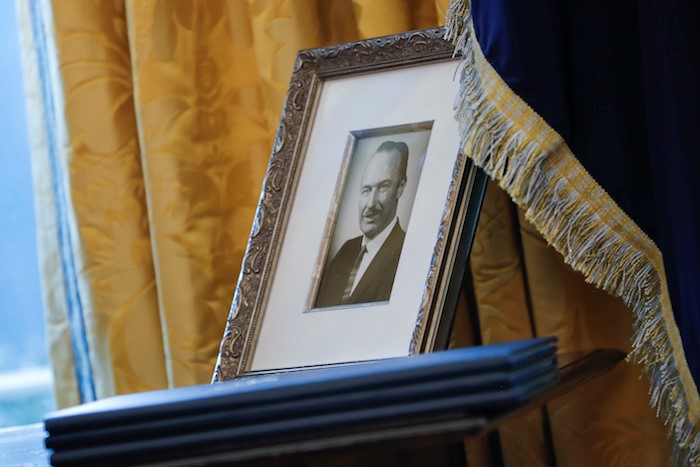 fred-epi A photograph of Fred Trump on display in the Oval Office.