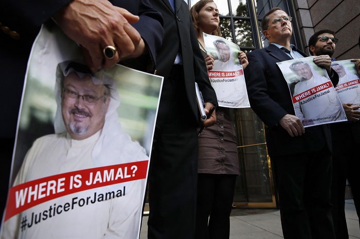 Jamal Khashoggi, Alyssa Edling, Thomas Malia Alyssa Edling, center, and Thomas Malia, second from right, both with PEN America, join others as they hold signs of missing journalist Jamal Khashoggi, during a news conference about his disappearance in Saudi Arabia, Wednesday, Oct. 10, 2018, in front of The Washington Post in Washington. (AP Photo/Jacquelyn Martin)