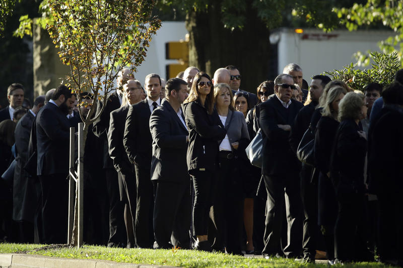 Shooting Synagogue Mourners gather outside Rodef Shalom Congregation before the funeral services for brothers Cecil and David Rosenthal, Tuesday, Oct. 30, 2018, in Pittsburgh. The brothers were killed in the mass shooting Saturday at the Tree of Life Synagogue. (Matt Rourke/AP Photo)