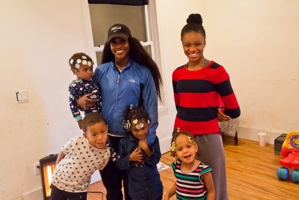 2018 11 20 k paynter thanksgiving eviction-5 Ricci Rawls and her children, Patience, 12, Charlie, 7, Izzy, 5, Ava 4, and Faith, 1 on their last day before eviction. (Kimberly Paynter/WHYY)