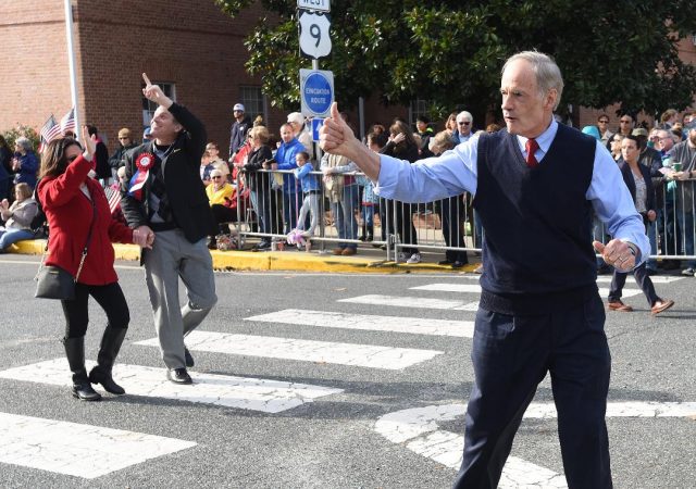 U.S. Sen. Tom Carper (right) waves to the crowd as his Republican opponent Rob Arlett walks along the parade route. Carper beat Arlett to win a fourth term in the U.S. Senate. (Chuck Snyder/for WHYY)