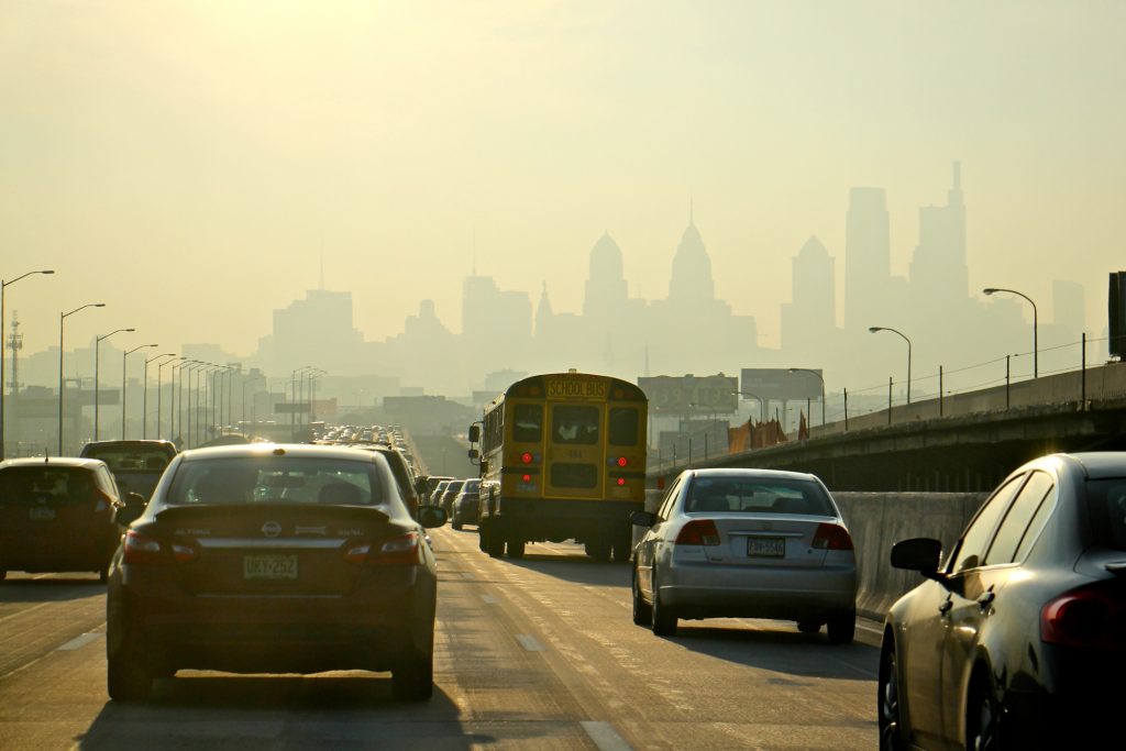2018 11 19-e lee-philadelphia I95-smog Traffic on I-95 heads south toward Center City.