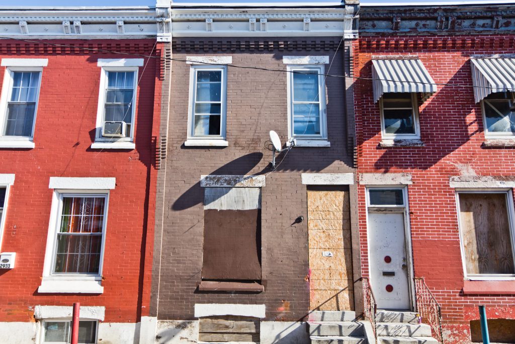 2018 11 27 k paynter waterloo-12 Philadelphia Police Detective Lawrence Greene bought 2931 Waterloo Street, center, in an auction of property seized by the District Attorney. The DA was empowered to take homes connected to alleged drug activity without a guilty verdict. The house is vacant today. (Kimberly Paynter/WHYY)