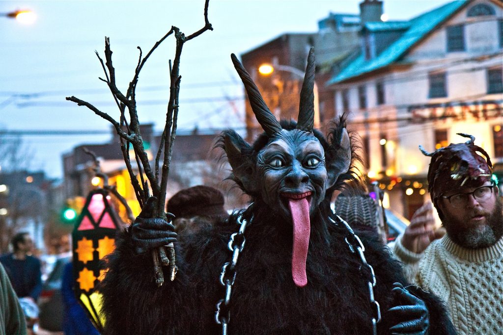 2018 15 10 k paynter parade of spirits-16 lead Spirits march through Northern Liberties for the 2018 Parade of Spirits.