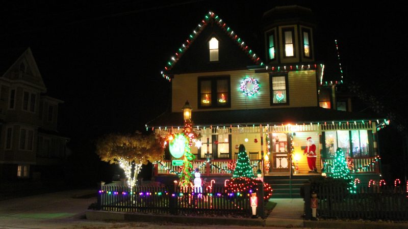 The Albert Stevens Inn on Wilbraham Park in West Cape May is well lit for the season. (Bill Barlow/for WHYY)