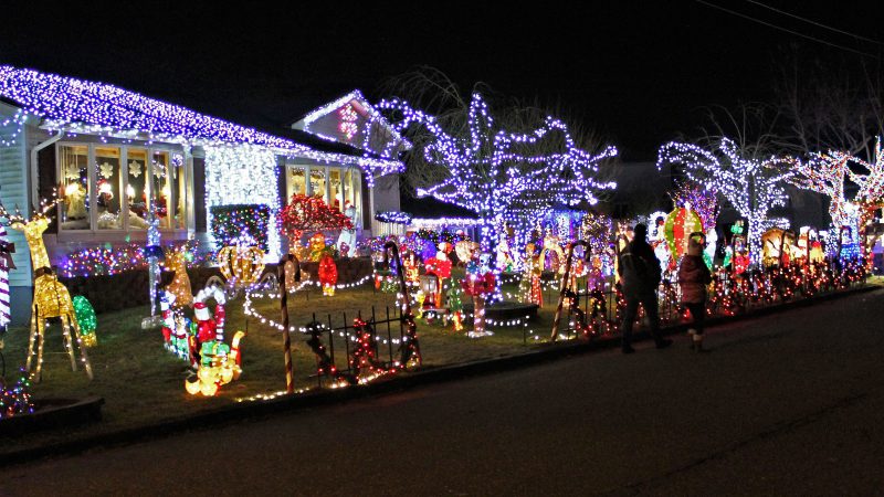 The Yard Family display in Absecon, N.J. (Bill Barlow/for WHYY)