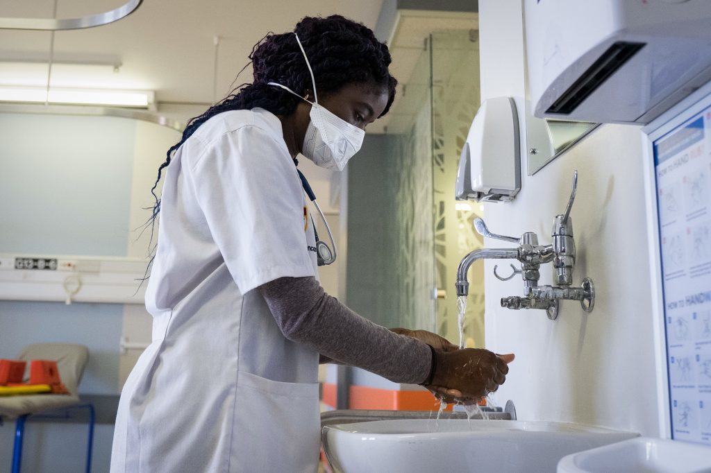 Currently students of color are underrepresented in medical schools, but their numbers are slowly growing. Currently students of color are underrepresented in medical schools, but their numbers are slowly growing. (Getty Images)