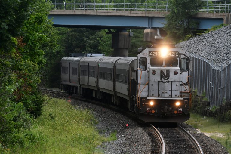 2018-08-20_12__BS15482-B-Slabbers-Lindenwold-PCT-Instalation-ACRL_©2018_Bastiaan_Slabbers_for_WHYY_-768×512 An Atlantic City Rail Line train to 30th Street Station in Philadelphia arrives in Lindenwold, N.J. last August. (Bastiaan Slabbers for WHYY)